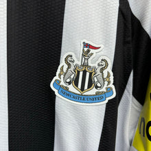 Load image into Gallery viewer, 2022-23 紐卡素｜主場｜球員版｜#14 伊薩｜英超 Full Set｜BNWT｜L｜2022-23 Newcastle Home #14 Isak EPL Version authentic ( L )
