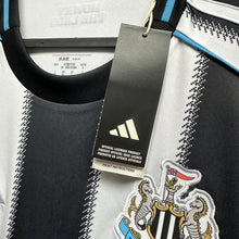將圖片載入圖庫檢視器 2025-26 紐卡素｜主場｜BNWT｜ 2025-26 Newcastle Home ( Multiple Sizes )
