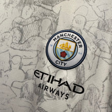 將圖片載入圖庫檢視器 2025-26 曼城｜x KidSuper Club World Cup 特別版｜BNWT｜2025-26 Manchester City x KidSuper Club World Cup ( Multiple Sizes )
