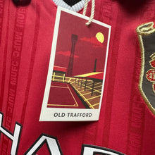 Load image into Gallery viewer, &quot;Original Retro&quot; 1998-99 Manchester United｜Official Retro One Star Europa League Home｜With Retro Engraved Seal｜BNWT｜1998-99 Manchester United Official Retro UCL One Star Home with retro printing(Multiple Sizes) 
