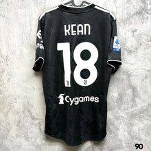 Load image into Gallery viewer, 2022-23 祖雲達斯｜作客｜#18 堅恩｜意甲 Full Set｜更衣室球員版｜90% New｜Size 7｜2022-23 Juventus Away #18 Kean Serie A Version Player Issue ( Size 7 )
