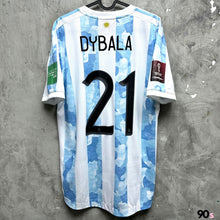 Load image into Gallery viewer, 2021-22 阿根廷｜主場｜球員版｜2021 美洲杯冠軍章｜世界盃外圍賽 Full Set｜#21 戴巴拿｜95% New｜Size 6｜2021-22 Argentina Home #21 Dybala Player Issue authentic with 2021 Copa America Campeón Badge &amp; World Cup Qualifiers ( Size 6 )
