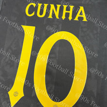 將圖片載入圖庫檢視器 《Official Printing &amp; Patches》 2025-26 曼聯｜第二作客印字｜2025-26 Manchester United Third Official Nameset
