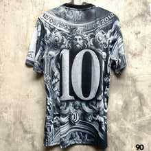 將圖片載入圖庫檢視器 2025-26 祖雲達斯｜x 迪比亞路 Pre Match｜BNWT｜2025-26 Juventus ADP Pre Match ( Multiple Sizes )
