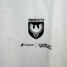 將圖片載入圖庫檢視器 東京綠茵 J League x Pokémon 30週年 比卡超T- Shirt ｜Tokyo Verdy Pikachu J League x Pokémon T-Shirt ( Multiple Sizes )
