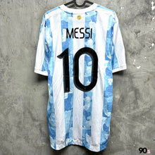 Load image into Gallery viewer, 2021-22 阿根廷｜主場｜球員版｜2021 美洲杯決賽｜#10 美斯｜95% New｜L｜2021-22 Argentina Home #10 Messi authentic 2021 Copa America ( L )
