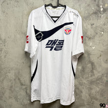 Load image into Gallery viewer, 《 拍賣貨品 》 2011-12 城南一和｜作客｜90% New ( 175-185cm )
