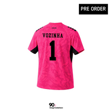 將圖片載入圖庫檢視器 2026-27 佛得角｜GK｜#1 禾仙夏｜BNWT｜2026-27 Cape Verde GK #1 Vozinha Pink Official Printing World Cup 2026 ( Multiple Sizes )
