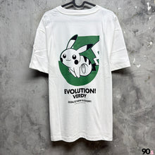 將圖片載入圖庫檢視器 東京綠茵 J League x Pokémon 30週年 比卡超T- Shirt ｜Tokyo Verdy Pikachu J League x Pokémon T-Shirt ( Multiple Sizes )
