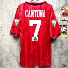 Load image into Gallery viewer, 《原裝復刻》1993-94 曼聯｜官方復刻主場｜連復刻字章｜BNWT｜1993-94 Manchester United Official Retro Home with retro Printing  ( Multiple Sizes )
