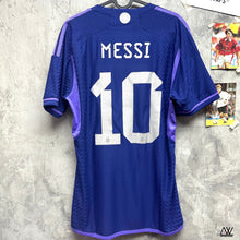 Load image into Gallery viewer, 2022 Argentina｜2 Star Guest｜Player Version｜2021 Copa America Champions Badge｜#10 Messi｜BNWT｜Asia L｜2022 Argentina Away Player Version #10 Messi With 2021 Copa America Campeón Badge (Asia L)
