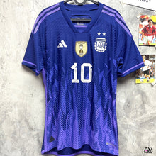 Load image into Gallery viewer, 2022 Argentina｜2 Star Guest｜Player Version｜2021 Copa America Champions Badge｜#10 Messi｜BNWT｜Asia L｜2022 Argentina Away Player Version #10 Messi With 2021 Copa America Campeón Badge (Asia L)
