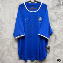 Load image into Gallery viewer, 【 Autograph 】 2000-02 巴西｜作客｜全隊簽名｜BNWT｜XL ｜ 2000-02 Brazil Away Team Autograph ( XL )
