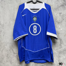Load image into Gallery viewer, 2004-06 巴西｜作客｜#8 卡卡｜90% New｜XL ｜ 2004-06 Brazil Away #8 Kaka ( XL )
