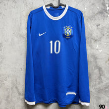 Load image into Gallery viewer, 【 Autograph 】 2006-08 巴西｜作客長袖｜#10 卡卡｜親筆簽名｜90% New｜M ｜ 2006-08 Brazil Away L/S #10 Kaka with Autograph ( M )
