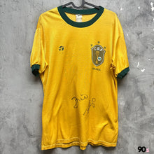 Load image into Gallery viewer, 【 Autograph 】 1982 巴西｜主場｜薛高及施里蘇親筆簽名｜95% New｜M｜1982 Brazil Home Zico &amp; Toninho Cerezo with Autograph ( M )
