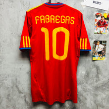 Load image into Gallery viewer, 2010 Spain | Home | #10 Fabregas | 85% New | M | 2010 Spain Home #10 Fabregas (M)
